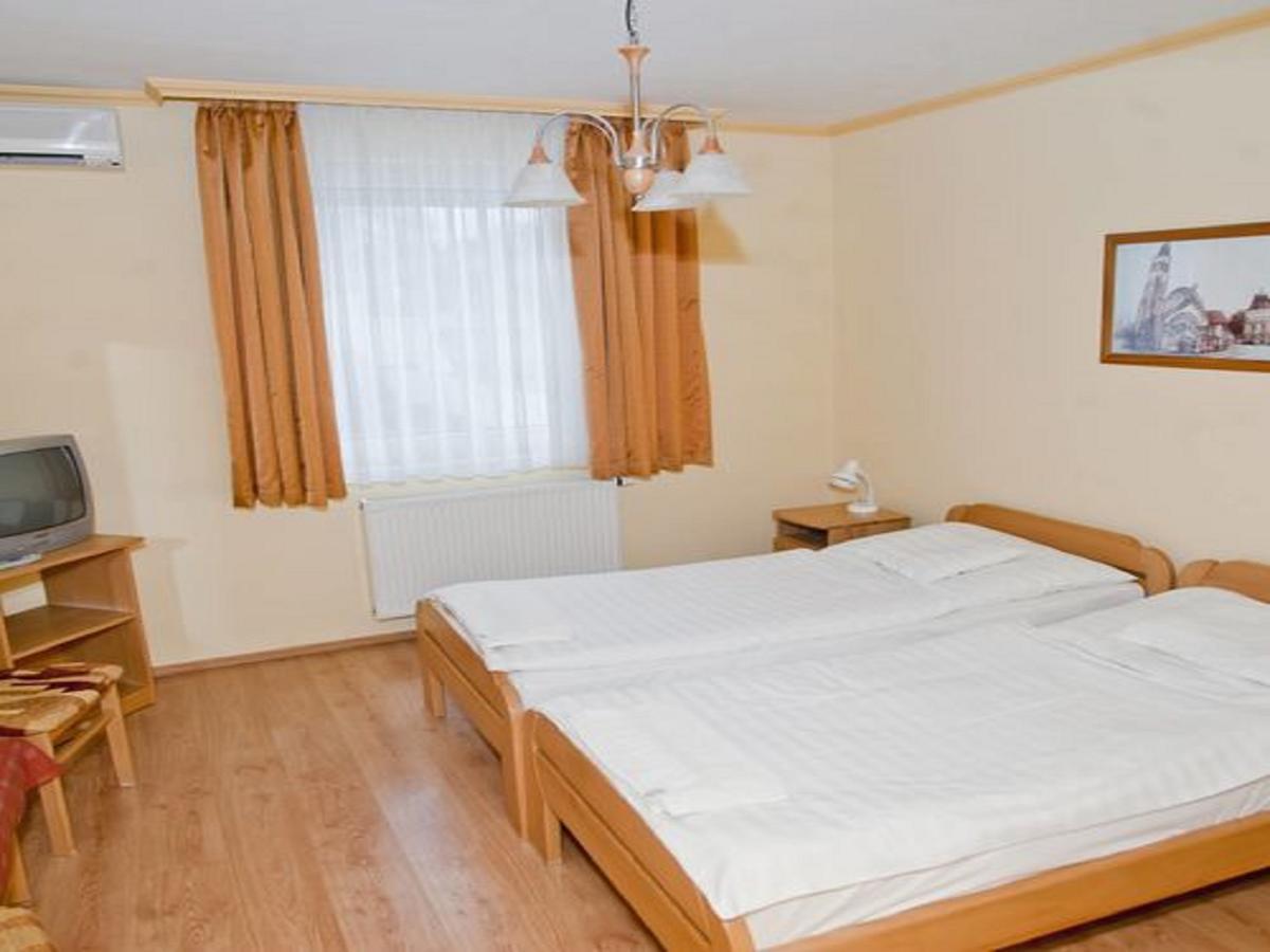 Belvarosi Panzio Bed & Breakfast Debrecen Luaran gambar