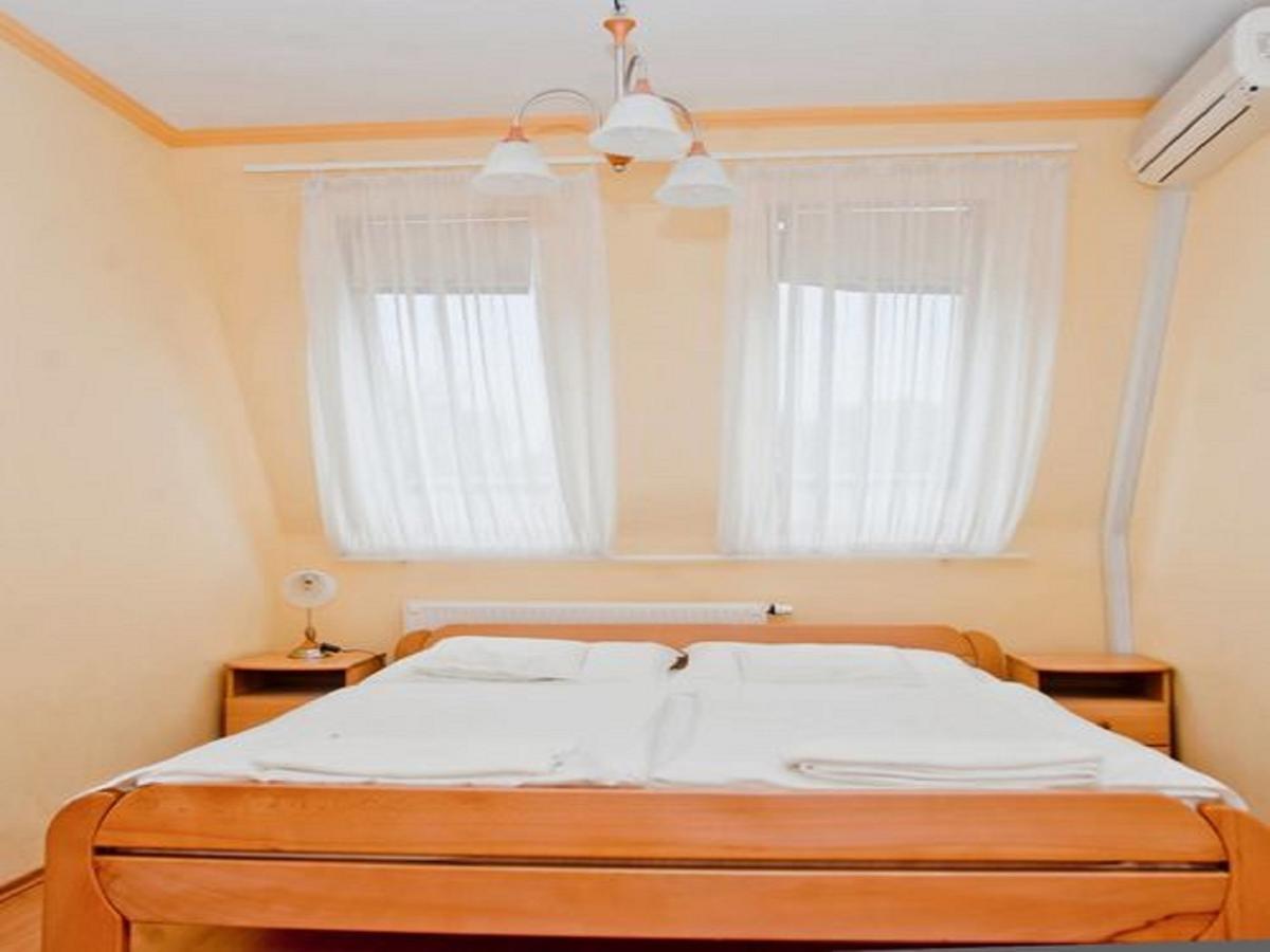 Belvarosi Panzio Bed & Breakfast Debrecen Luaran gambar